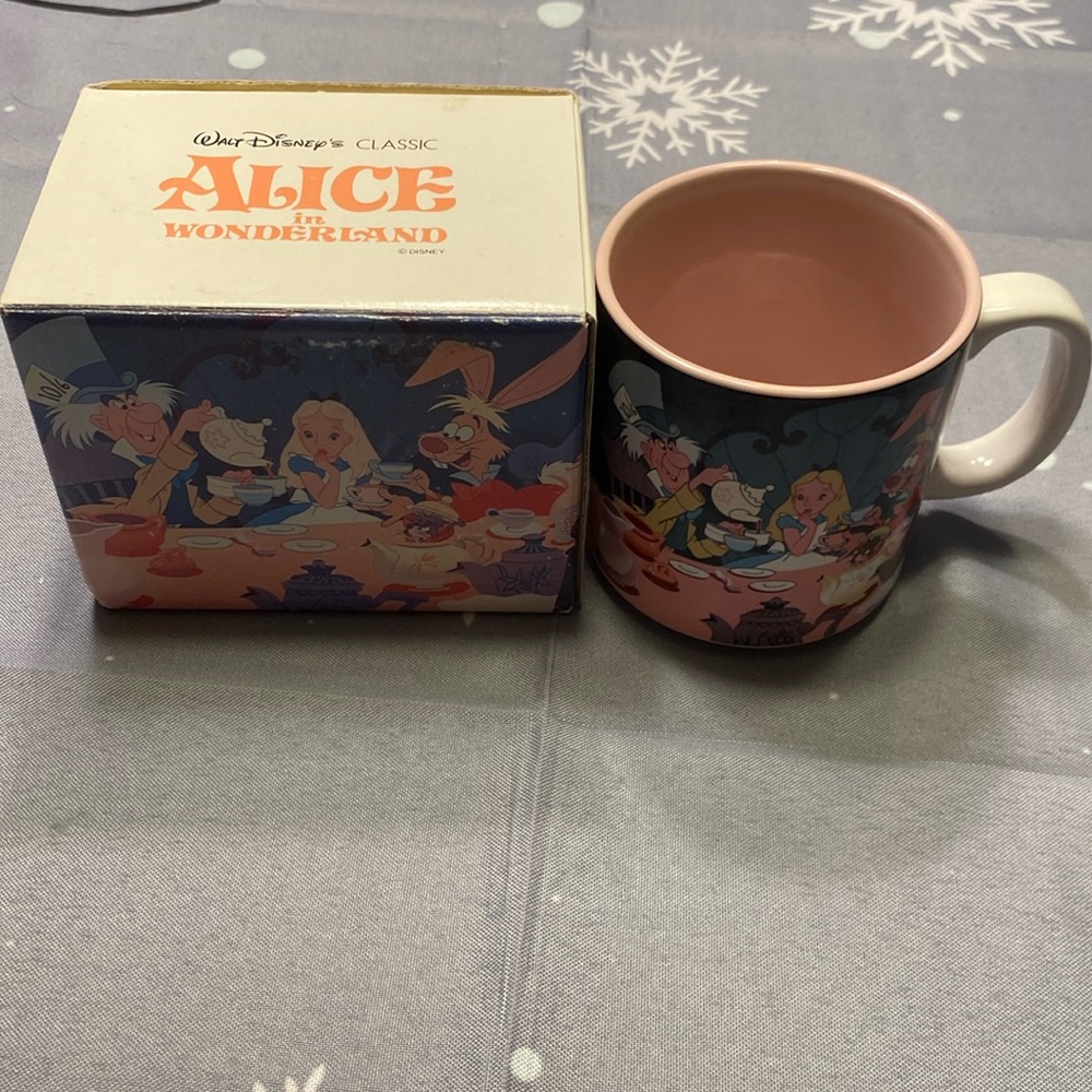 Walt Disney's vintage Alice in Wonderland mug Happy Unbirthday scene